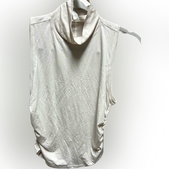 lululemon athletica Tops - Lululemon “See the horizon” High Neck Tank 🌵Small